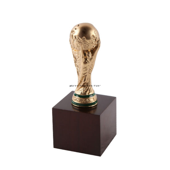 Customized World Cup Resin Craft Statue with Wooden Stand (RC01)