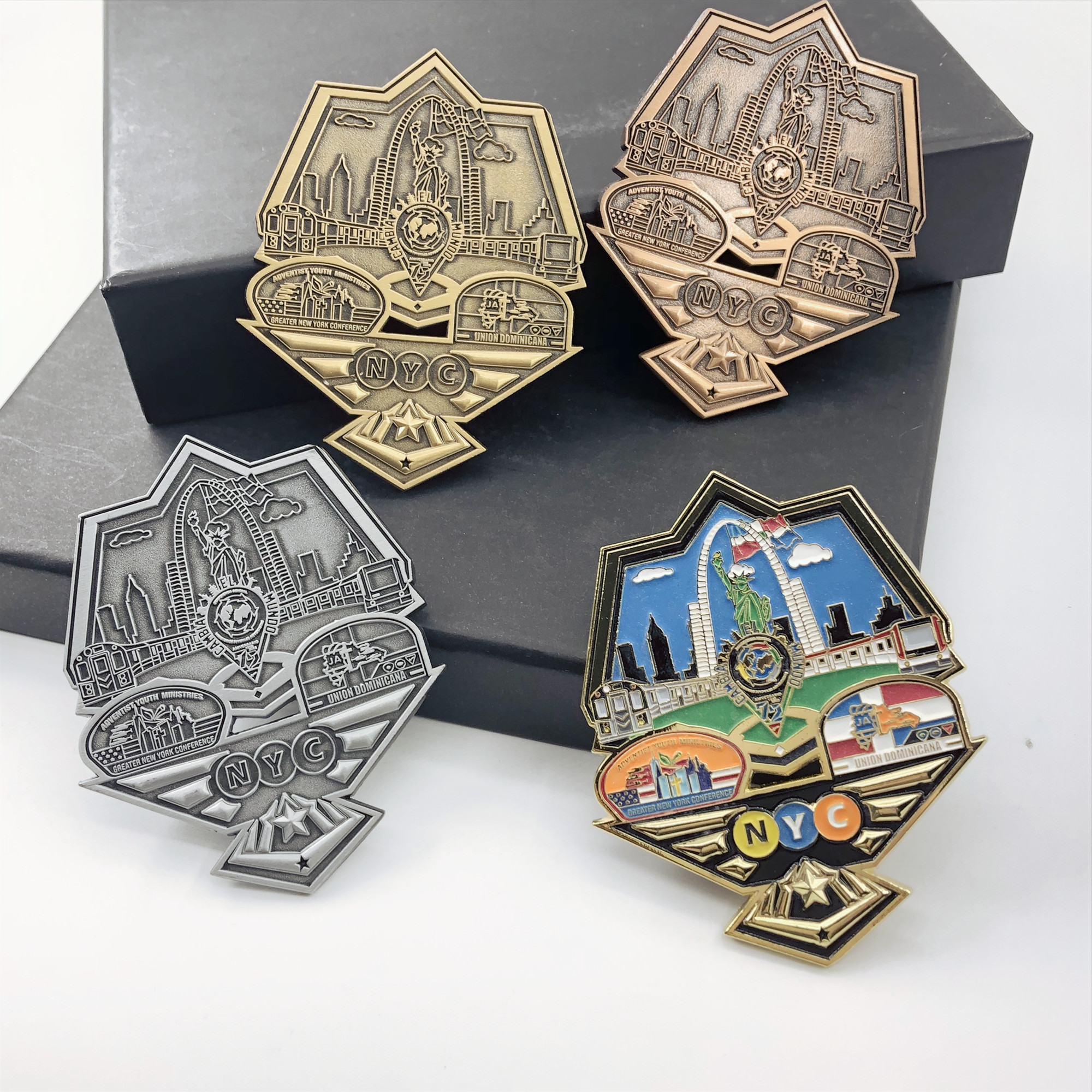 Hot Sale Soft Enamel Zinc Alloy Character Pines De Metal Lions Sideways Hat Lapel Pin For Mens